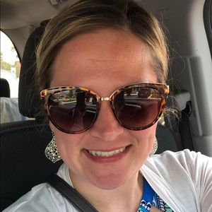 Meet your Posher, Hali